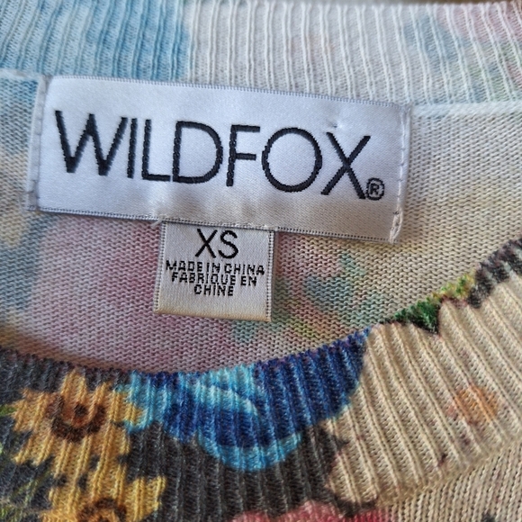Wildfox Floral Lightweight Oversized Sweater. Womens size XS - Picture 2 of 6